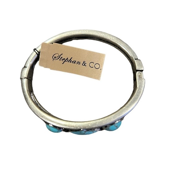 Stephan & CO. Silver Tone Medal Clasp Bracelet w/ Trio of Faux Turquoise Stones - Picture 3 of 9